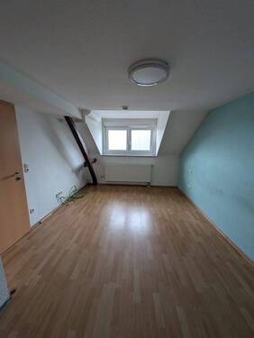 Zimmer im Dachgeschoss - Reihenmittelhaus mit 91,00 m² in Bornheim zur Miete