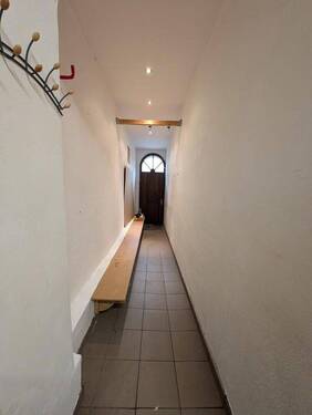 Eingangsbereich von der Straße - 