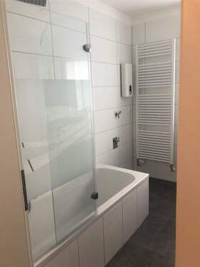 Bad - Etagenwohnung mit 69,00 m&sup2; in Hude zur Miete