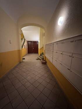 Hausflur - 4 Zimmer Etagenwohnung zum Kaufen in Magdeburg