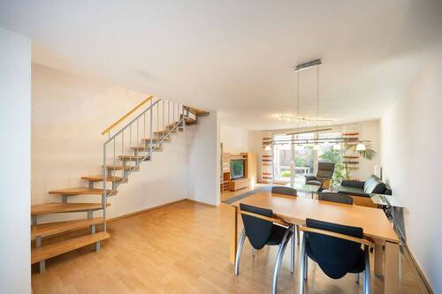 Wohnzimmer - 5 Zimmer Reihenmittelhaus zum Kaufen in Kirchheim am Neckar