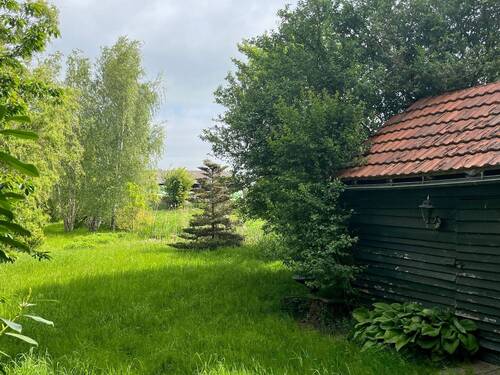 Garten mit Geräteschuppen - 