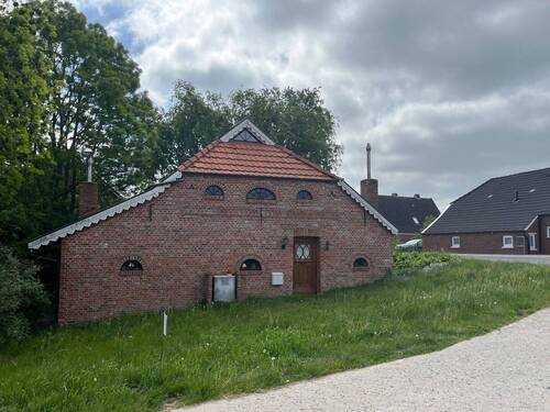Giebel m. Ansicht zur Straße - 