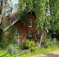 Klein, urig, echt ostfriesisch. Einfamilienhaus auf großem Grundstück. - Bunde Bunderhammrich