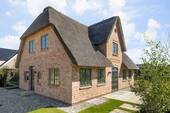 Bild 1 - Großzügiges Neubau-Doppelhaus unter Reet in toller Lage von Wenningstedt