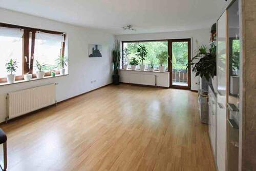 Wohnzimmer - 3 Zimmer Etagenwohnung zum Kaufen in Schorndorf