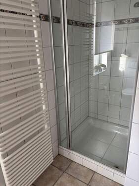 kleines Bad mit Dusche - 