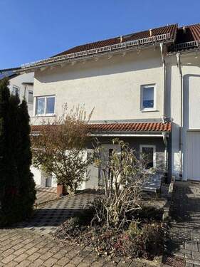 Hauseingang - 8 Zimmer Doppelhaushälfte zum Kaufen in Niefern-Öschelbronn