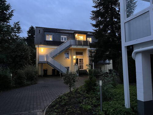Hausansicht - Schöne, ruhig gelegene Souterrain-Wohnung sucht neue Mieter:in