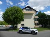 Dachgeschoss mit Balkon - Ansprechende Dachgeschosswohnung mit Einbauküche und schönem Balkon.