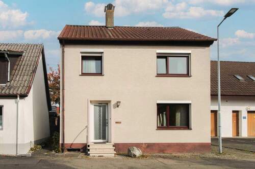 Hausansicht - ?? Charmantes Einfamilienhaus mit Ausbaupotenzial in attraktiver Lage von Bad Buchau