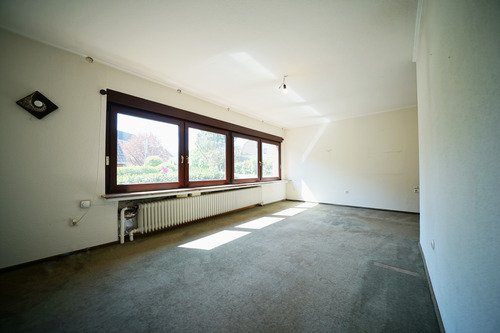 Wohnzimmer - 6 Zimmer Einfamilienhaus in Bremen