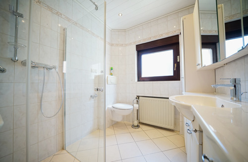 Badezimmer - Einfamilienhaus mit 129,10 m&sup2; in Bremen zum Kaufen