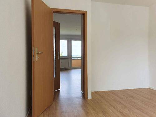 Schlafzimmer, Blick zum Wohnzimmer - 