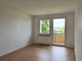 Wohnzimmer mit Balkon - 
