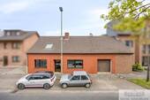 Hausansicht - Familienhaus mit Pool, Wintergarten und viel Grundstück in Meerbusch Osterath