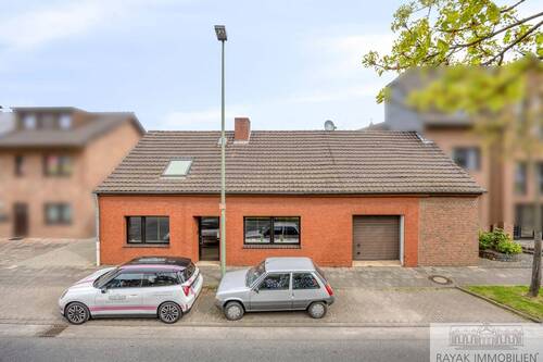 Hausansicht - Familienhaus mit Pool, Wintergarten und viel Grundstück in Meerbusch Osterath