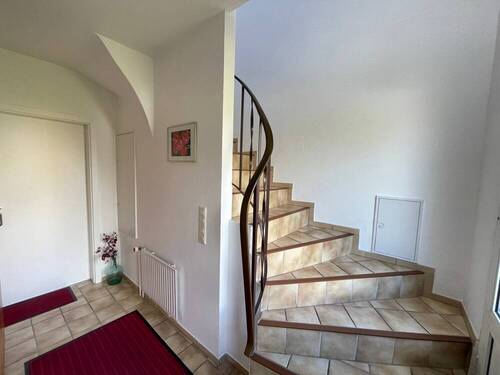 Treppenhaus - Mehrfamilienhaus, Wohnhaus mit 193,00 m² in Schortens / Grafschaft zum Kaufen