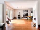 Wohnbereich mit Kamin - 5 Zimmer Einfamilienhaus in Bad Segeberg