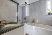 Badezimmer mit WC - 