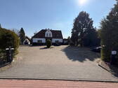 Straßenansicht - 23 Fam.-Haus + Gewerbe möglich, ehem. 'Alte Schule'