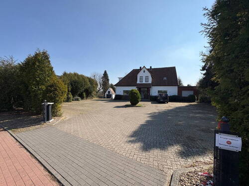 Straßenansicht - 8 Zimmer Mehrfamilienhaus, Wohnhaus in Porta Westfalica
