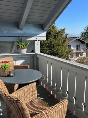 Blick vom Balkon - Attraktive Dachgeschosswohnung mit Bergblick - ruhig gelegen und dennoch zentral