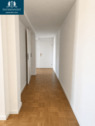 Flur Gutenbergstraße mit Block zur Tür (KI optimiert) - 