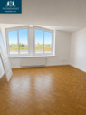 Schlafzimmer Gutenbergstraße mit Blick aus dem Fenster (KI optimiert) - 