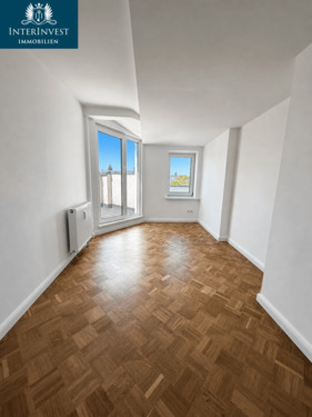 Kinderzimmer Gutenbergstraße mit Blick auf den Balkon - 