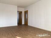 Wohnzimmer mit Balkon - 