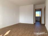 Wohnzimmer mit Balkon - 