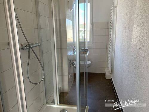 Bad mit Dusche - 4 Zimmer Etagenwohnung in Bad Dürrenberg