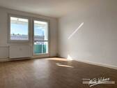Wohnzimmer mit Balkon - 