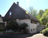 Straßenseite mit Garage - 8 Zimmer Einfamilienhaus in Hannover