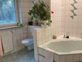 Bad / Toilette EG mit Badewanne - 
