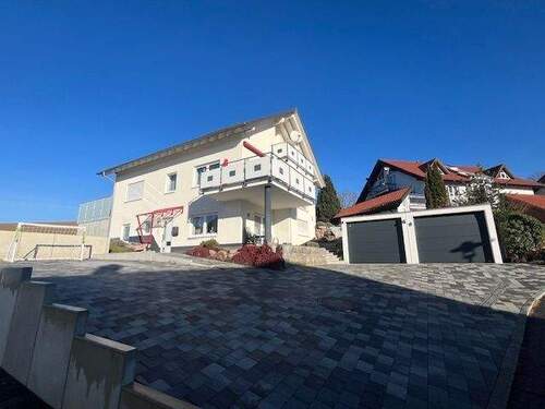 Ansicht - !Einfamilienhaus mit Einliegerwohnung und Doppelgarage!