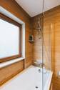Dusche und Badewanne - 