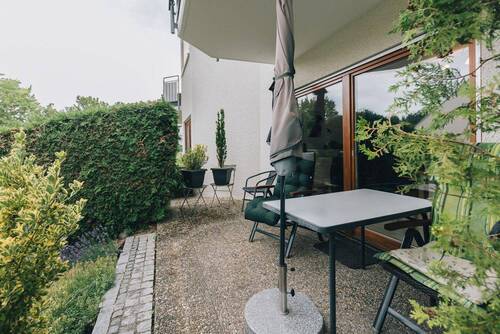 Terrasse mit eigenem Garten - 