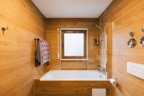 Neues Tageslicht-Bad - 2 Zimmer Etagenwohnung zum Kaufen in Stuttgart