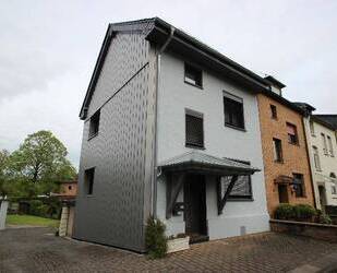 Kernsaniertes Zweifamilienhaus 3 separate Wohneinheiten gehobene Ausstattung schöner Garten - Hennef