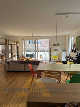 Blick Küche zum Ess- & Wohnbereich - 