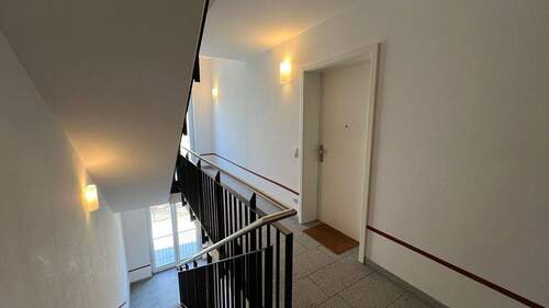 Hausflur - 1 Zimmer Etagenwohnung in Dresden