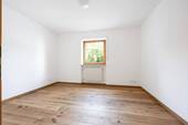 Kinderzimmer mit Fenster - 
