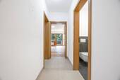 Flur Richtung Wohnzimmer - Etagenwohnung mit 83,60 m&sup2; in Landshut zum Kaufen