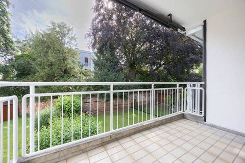 Balkon mit Blick ins Grüne - 