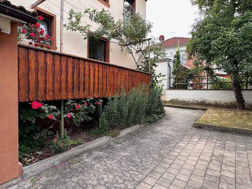 Wohnung EG Hochparterre mit Balkon - **Preis reduziert** Erdgeschoss mit Haus im Garten und flexibler Aufteilung