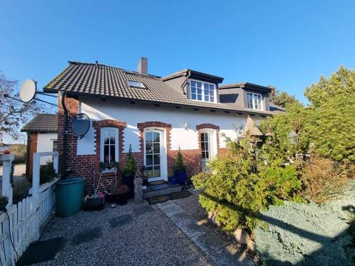 Wohnhaus - 9 Zimmer Mehrfamilienhaus, Wohnhaus in Sagard