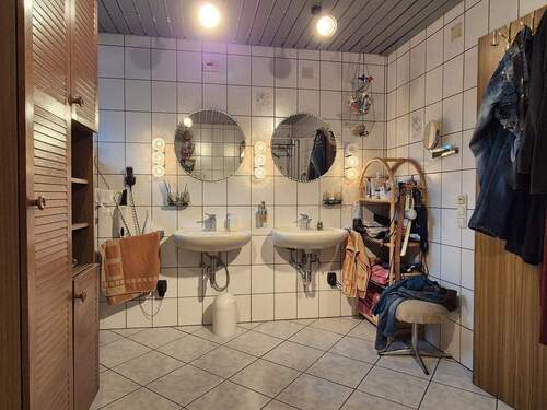 Badezimmer Hauptwohnung - 