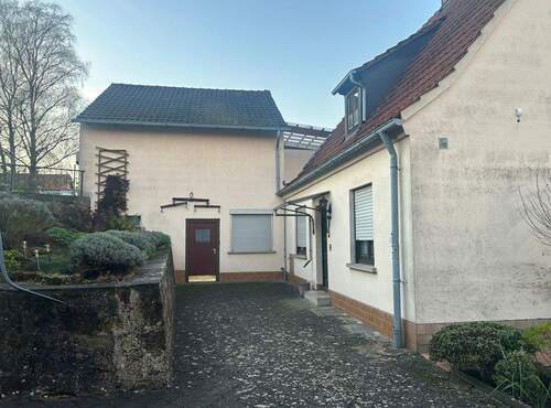 15 Eingangsbereich vor dem Haus.jpg - 